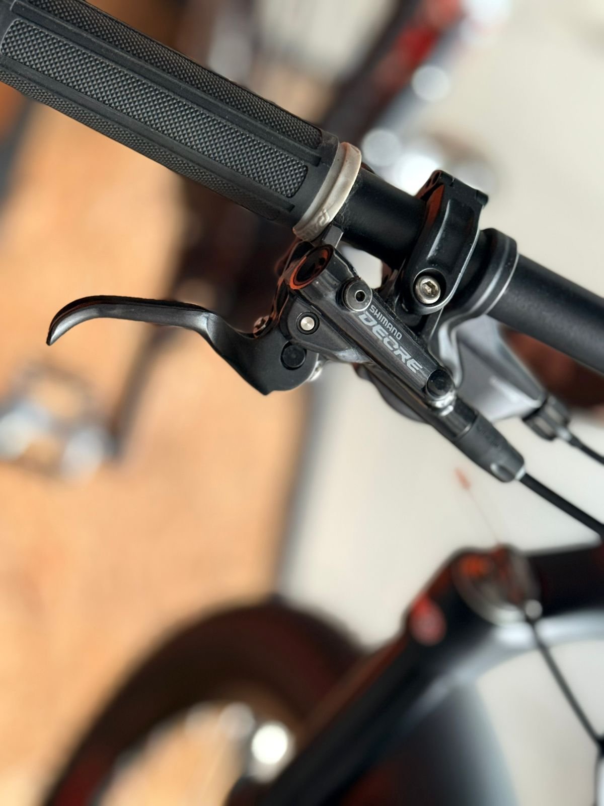 BICICLETA MOUNTAIN MOJAVE 9.5 1X12 VEL ROD 29 CARBONO NEGRO/ROJO TALLE 17" RALEIGH - Image 2