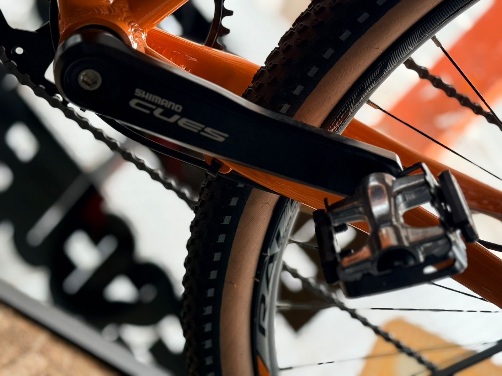 BICICLETA GRAVEL GR 1.5 ALUMINIO 11 VEL NEGRO/GRIS TALLE 52" RALEIGH - Image 2